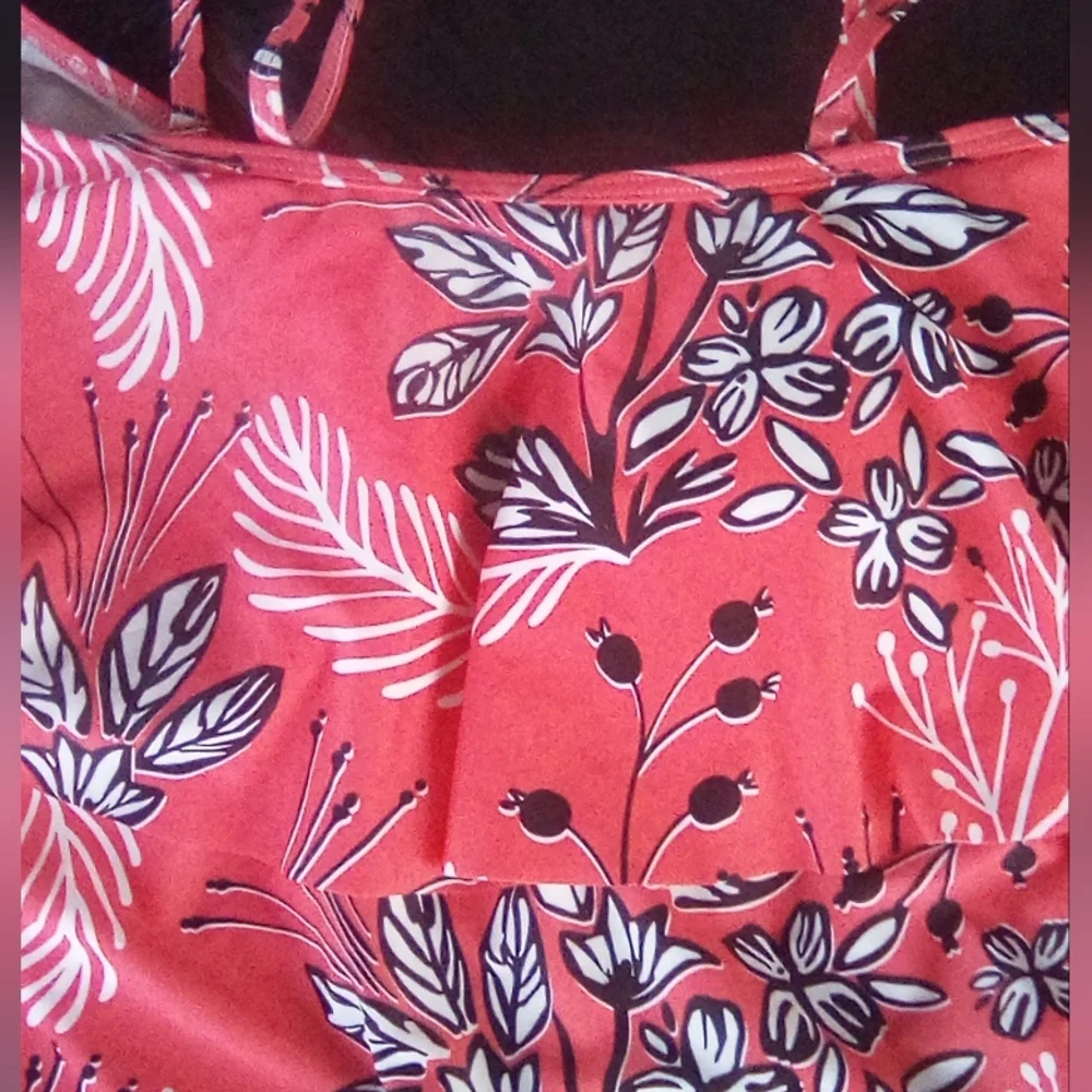 Swimsuit 1-Piece Red & White Ruffles Size Large - Picture 7 of 9